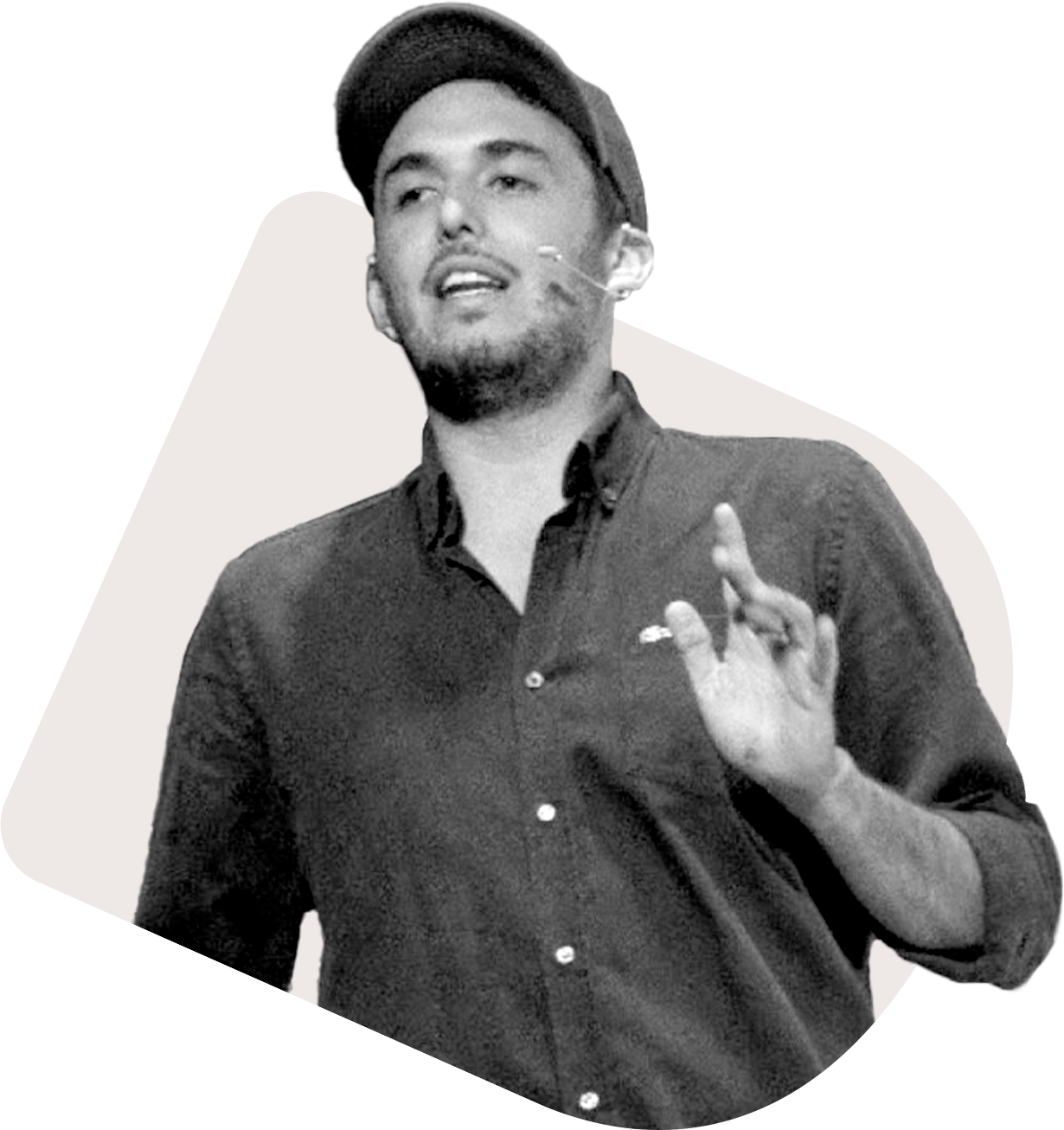 Andy Méndez hablando en público